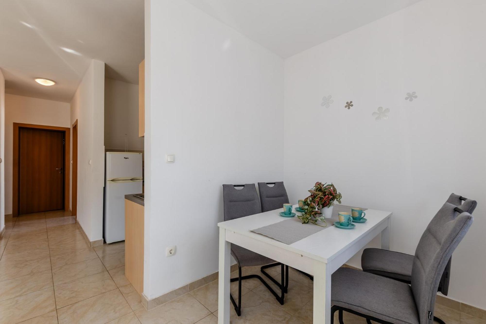 Apartment Village 닌 외부 사진
