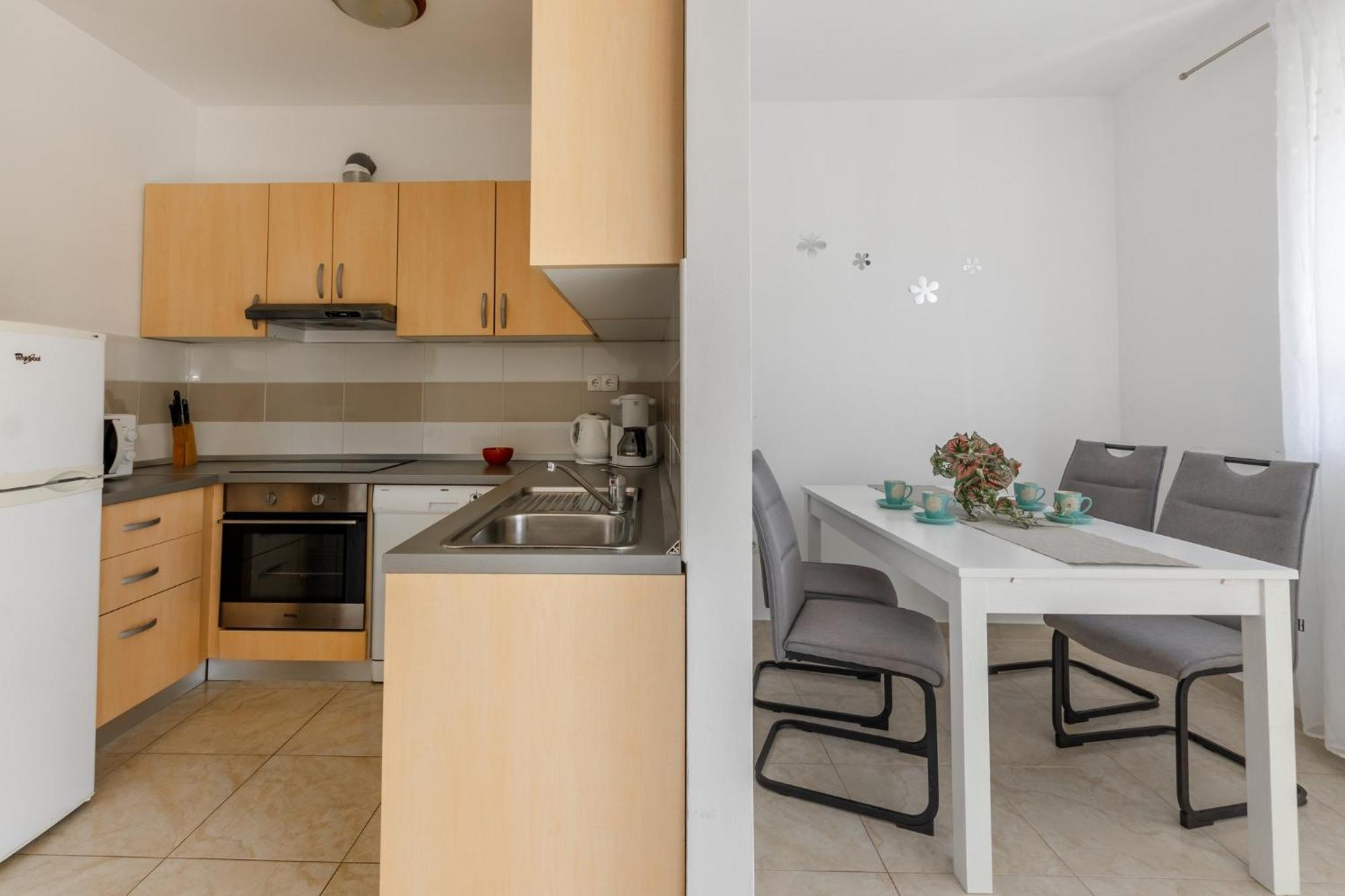 Apartment Village 닌 외부 사진